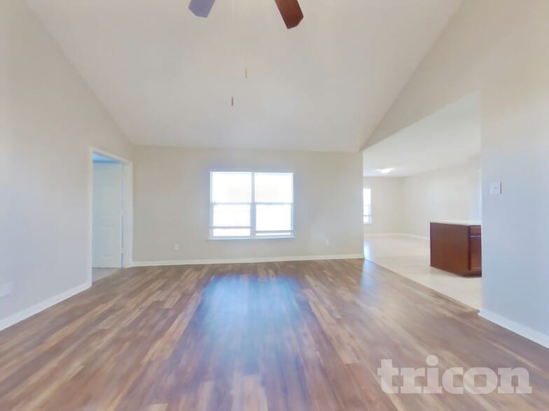 Building Photo - 102 Saddlebag Ct