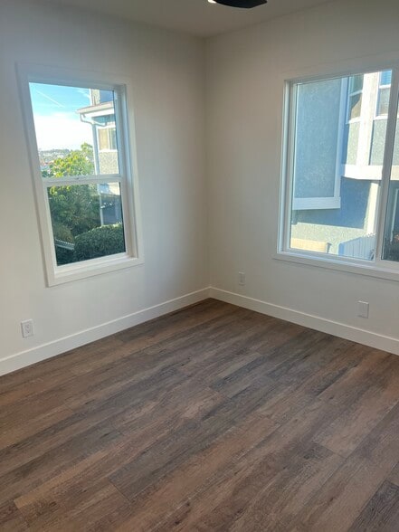 Building Photo - 1605-1/2 Blossom Lane