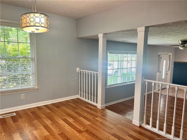 Building Photo - 1302 Kienast Dr
