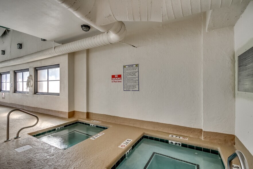 Indoor Jacuzzi - 2406 N Ocean Blvd