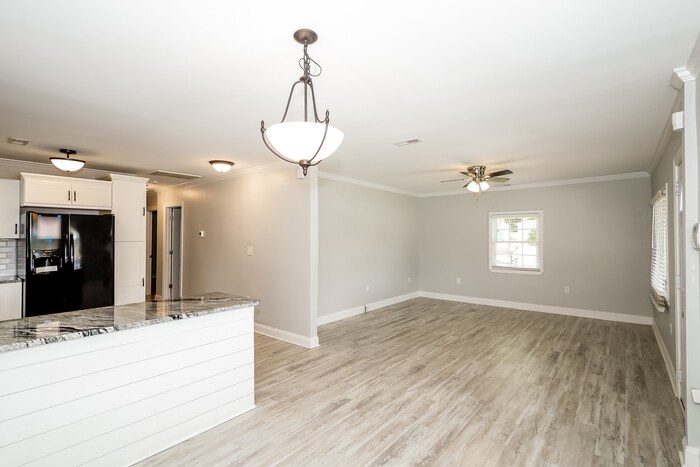 Building Photo - 603 Linwood Rd