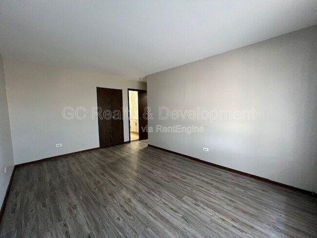 Building Photo - 7030 Barrington Ct