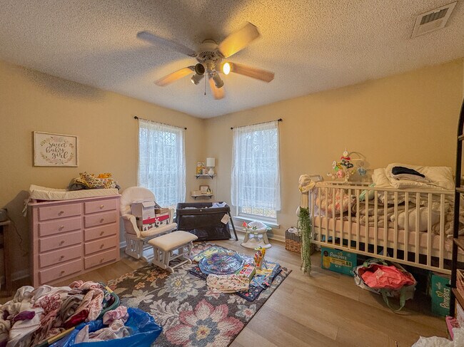 Building Photo - 507 S Kevin Ct