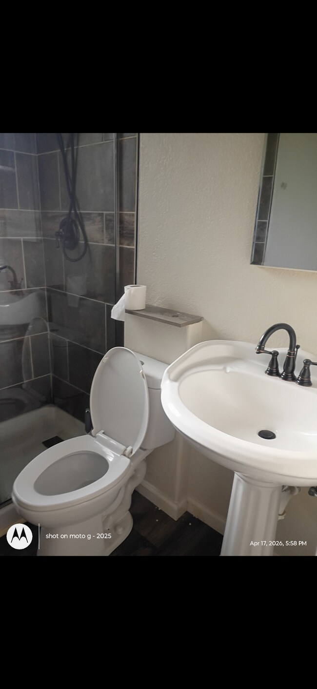 Building Photo - 624 S Apple St
