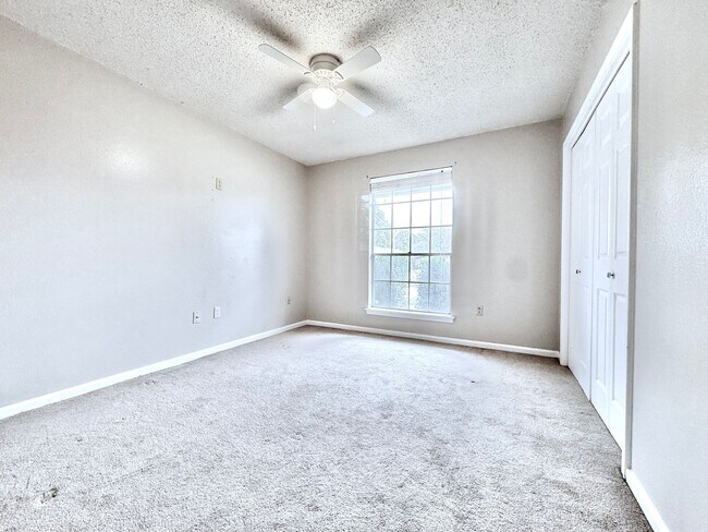 Building Photo - Beautiful Sherwood Oaks 3BR/2BA Home With Patio, Carport & Security Features!