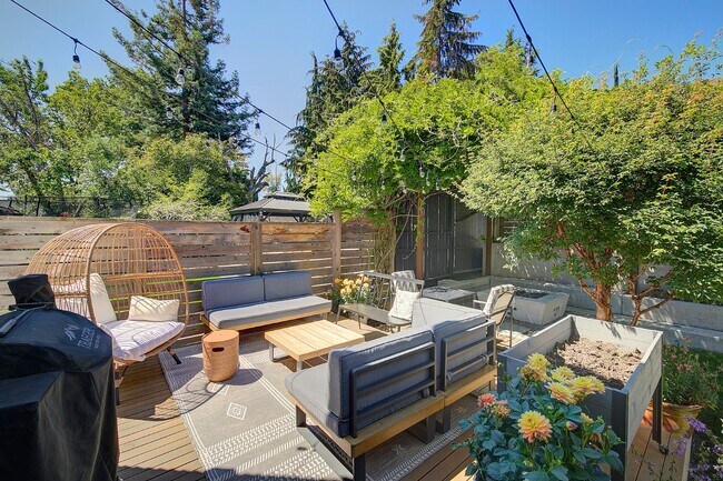 Building Photo - 5bd/3.5ba Seattle Home