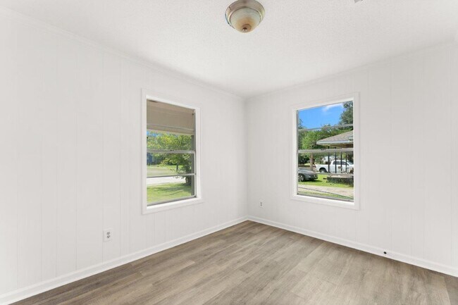 Building Photo - 610 Mcnabb St