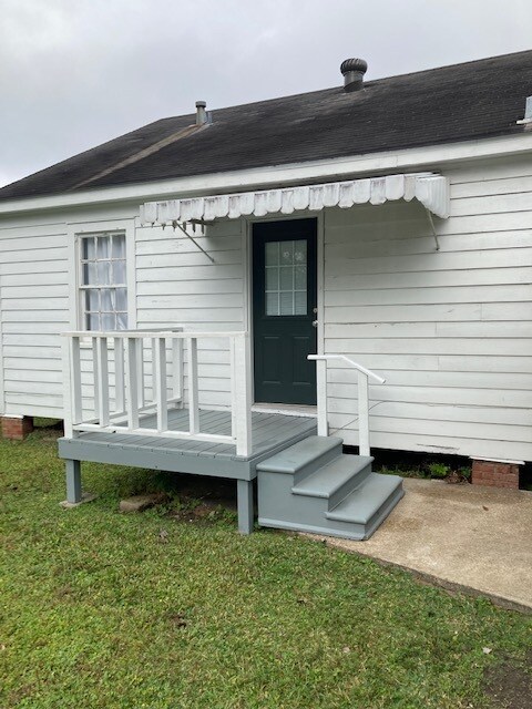 Building Photo - 524 Loreauville Rd