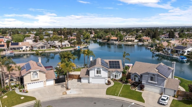 Building Photo - Beautiful 3-Bedroom, 3-Bath Home in Riverl...