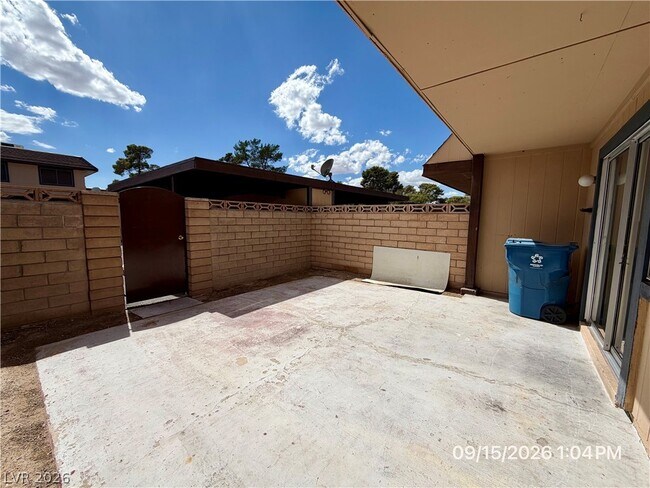 Building Photo - 6122 Meadow View Ln