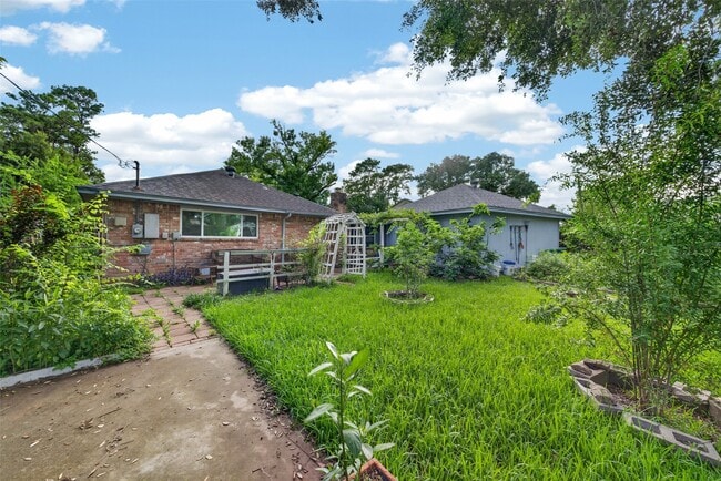 Building Photo - 5714 Arbor Vitae Dr