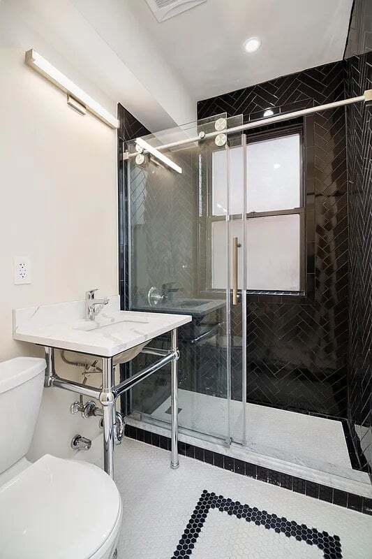 Building Photo - 138 E 38th St