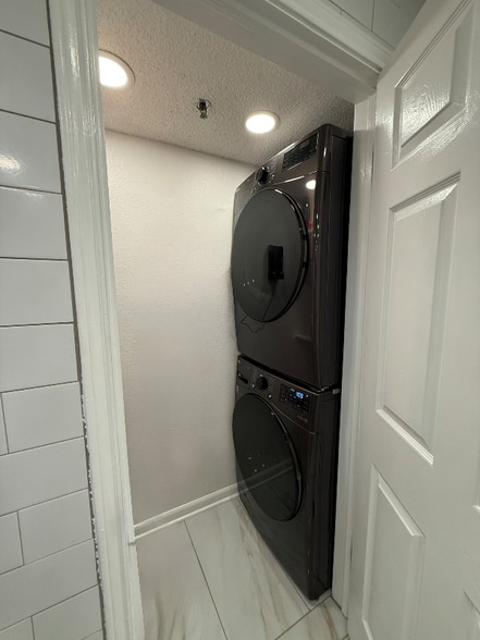 Building Photo - 1504 Lincoln Way