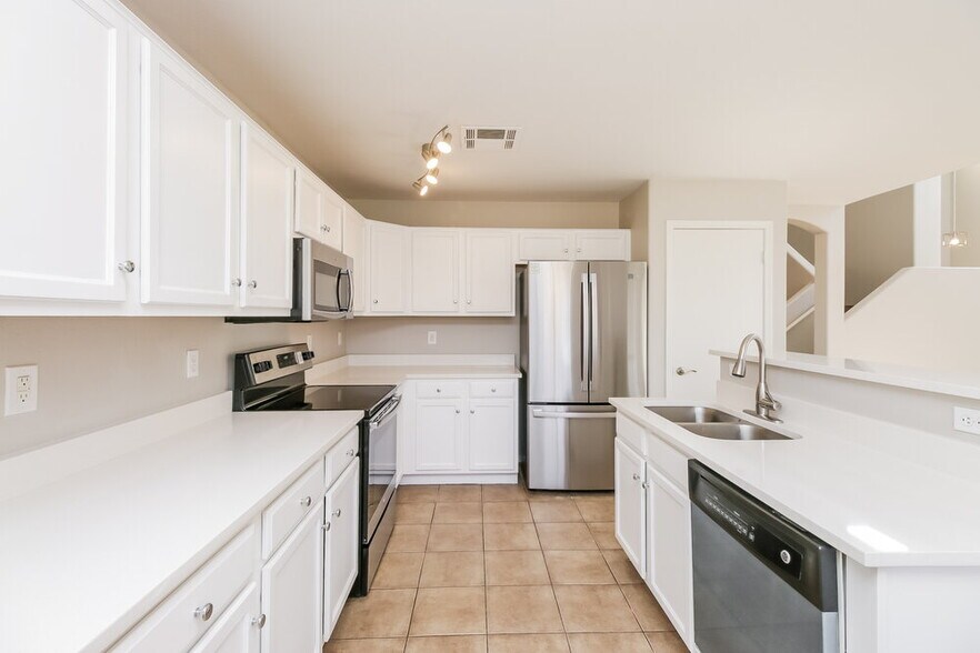 Building Photo - 41386 N Cambria Dr