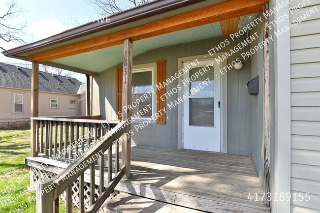 Building Photo - 1831 N Rogers Ave