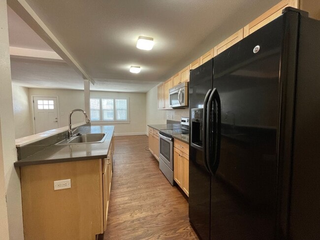 Building Photo - $0 DEPOSIT OPTION! 3 BED/2 BATH IN DELMAR PARKWAY