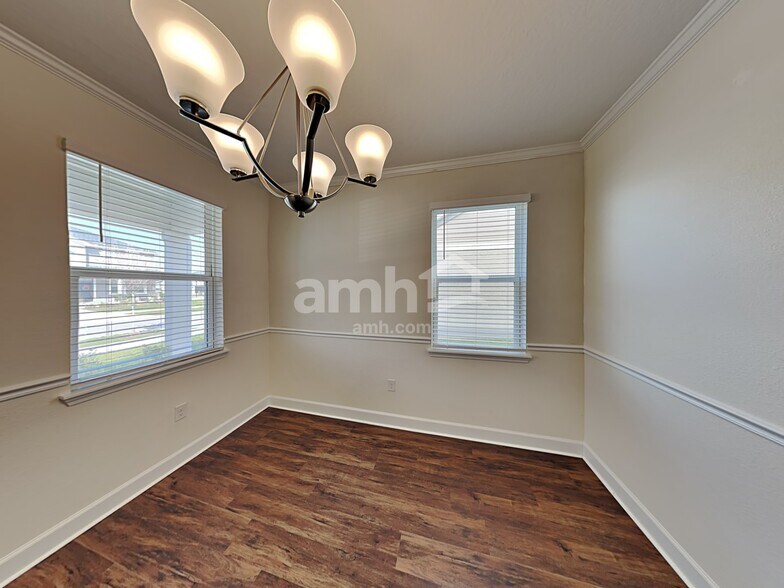 Building Photo - 527 Pine Terrace Dr