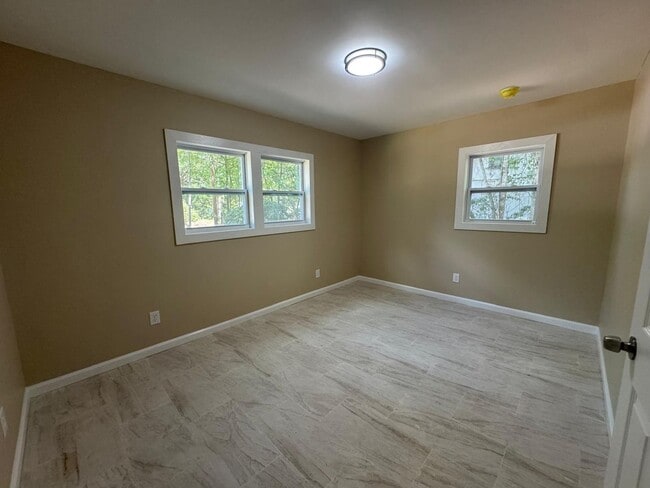 Building Photo - 1255 Amelia Ave