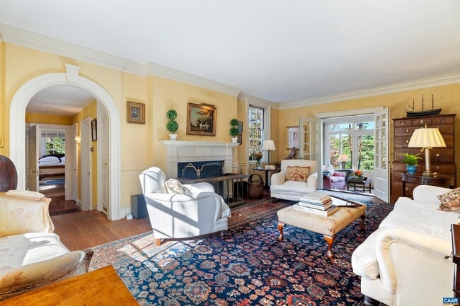 Building Photo - 640 Ivy Ln