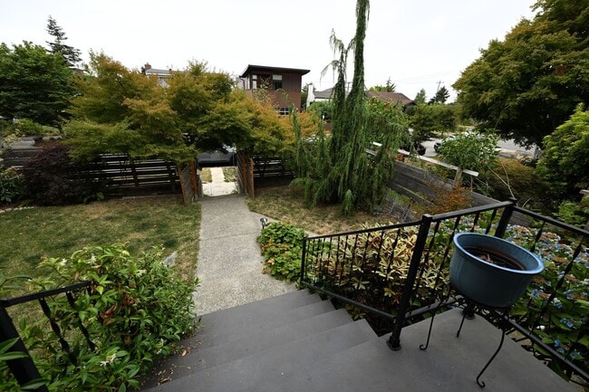Building Photo - 3bd/2ba Seattle Home