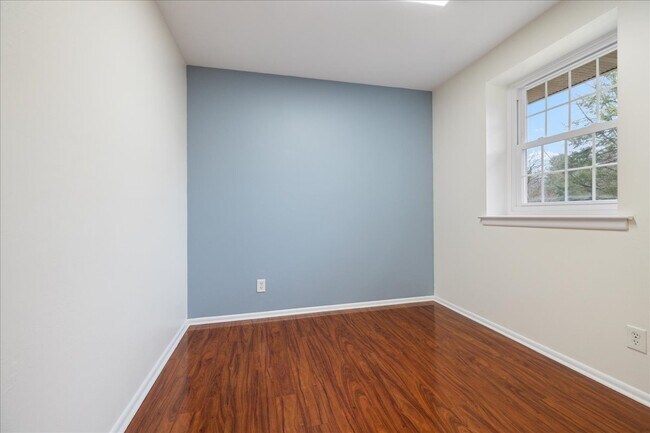 Building Photo - 4000 Gypsy Ln