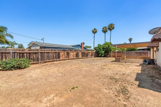 Building Photo - Charming 3-Bedroom Home on Corner Lot in E...