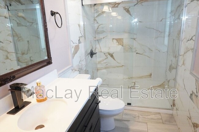 Building Photo - 10444 N 69th St