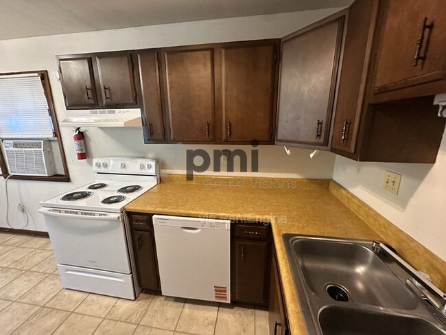 Building Photo - 1614 12th St