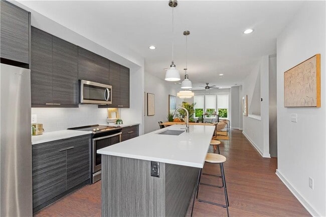 Building Photo - 415 Gartrell St SE