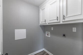 Building Photo - 725 10th St