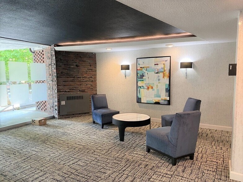 Building Photo - 19 Winchester St