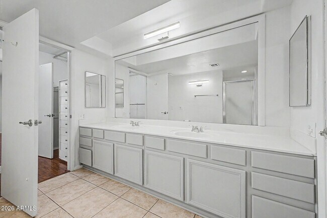 Building Photo - 3734 E Montecito Ave