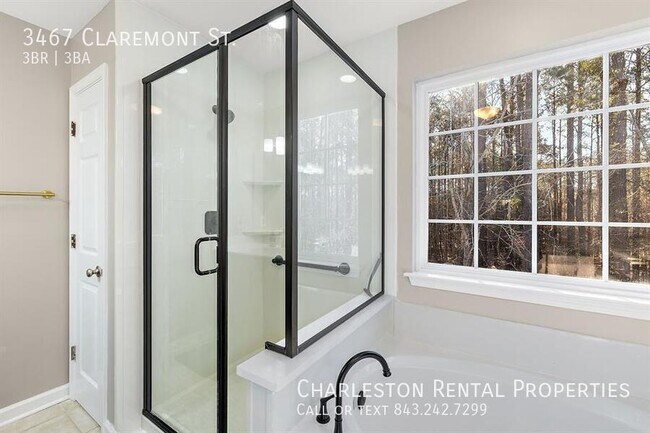 Building Photo - 3467 Claremont St