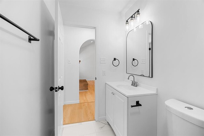 Building Photo - 16307 Essex Cove