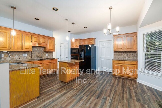 Building Photo - 5283 Downing Creek Dr