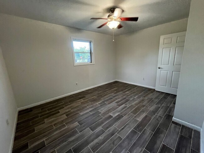 Building Photo - 5-Bedroom Brick Home on Spacious Corner Lo...
