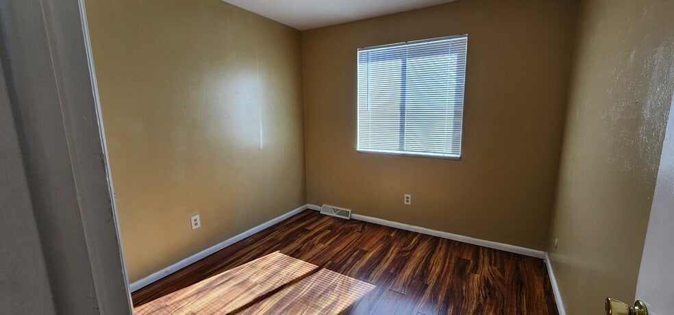 Building Photo - 188 Paris Cir