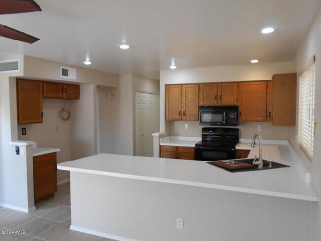 Building Photo - 5056 W Boston Way S
