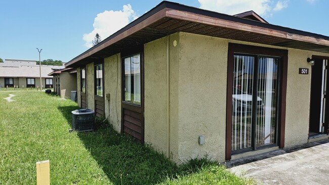 Building Photo - 1050 N Fiske Blvd