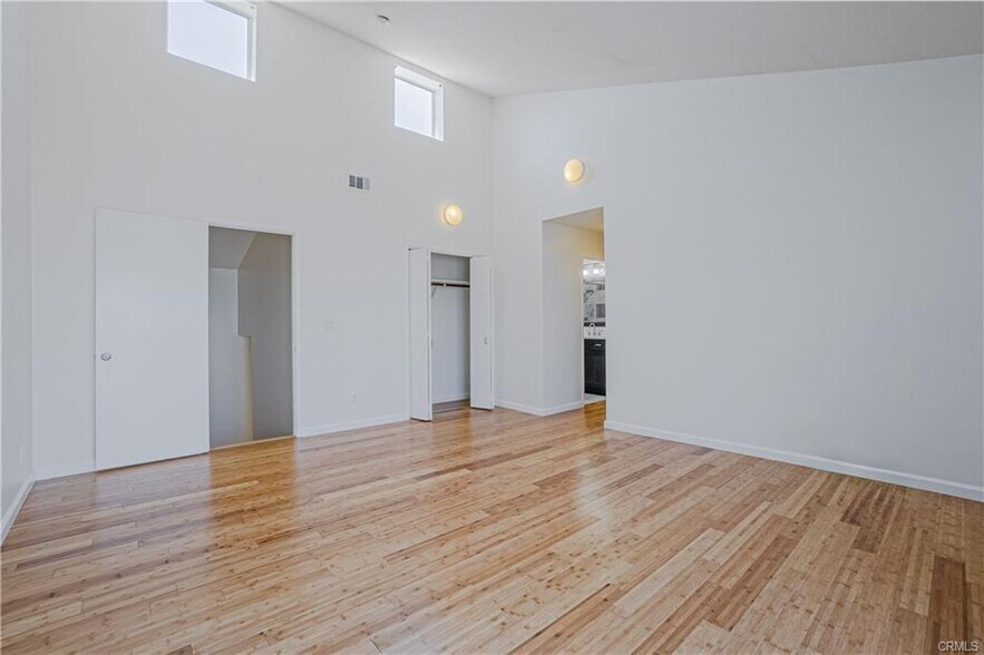 Building Photo - 2522 Voorhees Ave