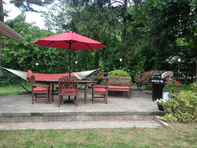 Building Photo - 858 Warner Rd