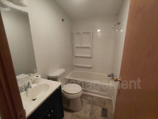 Building Photo - 301 Mantle Ave