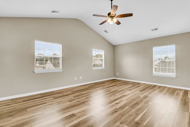 Building Photo - Recently Updated 4 bedroom 2.5 bathroom two story home available in Ladson!