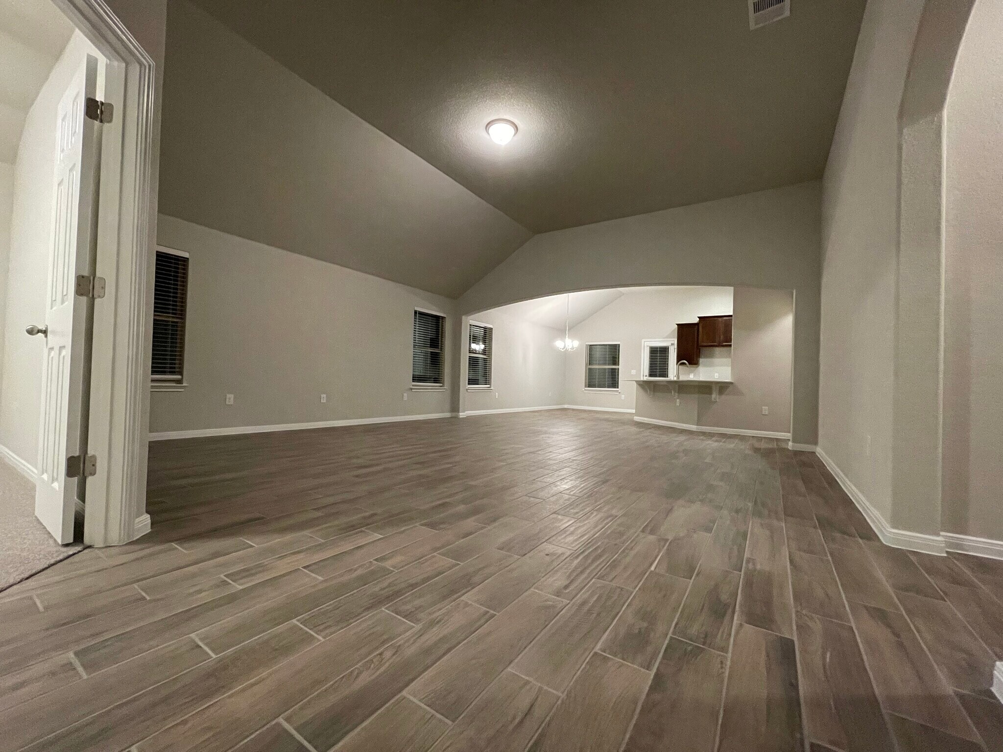 Building Photo - 300 La Joya Pass