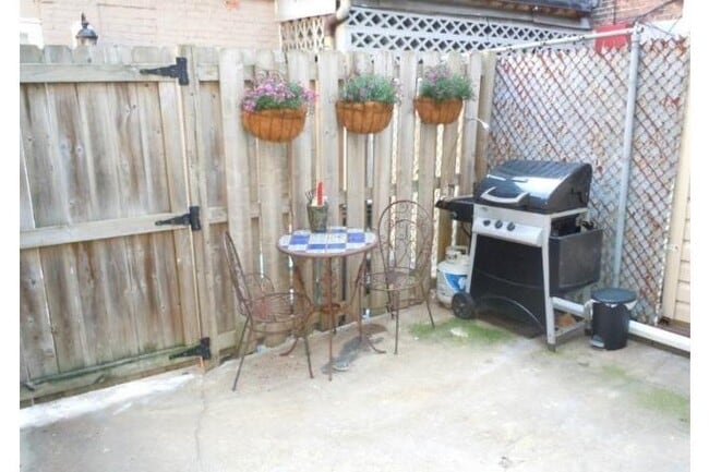 Building Photo - Charming 1 Bedroom/1.5 Bathroom in Fed Hill, Baltimore, MD!
