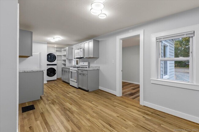 Building Photo - 183 Bradley St