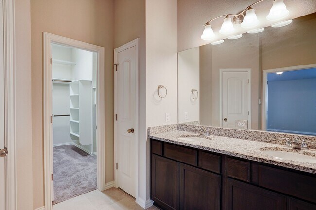 Building Photo - Warm & Inviting 4 Bedroom, 2 Bath House for Rent