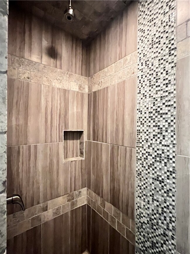 Building Photo - 2007 S Dixieland Rd