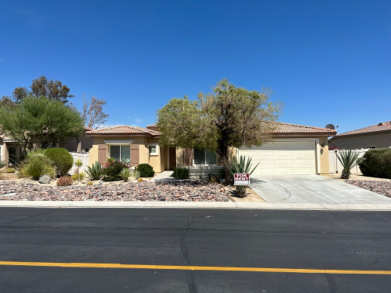 Primary Photo - 9146 Silver Star Ave