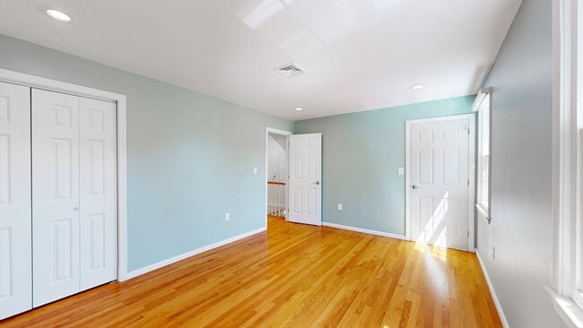 Building Photo - 2 Glenbrook Ln